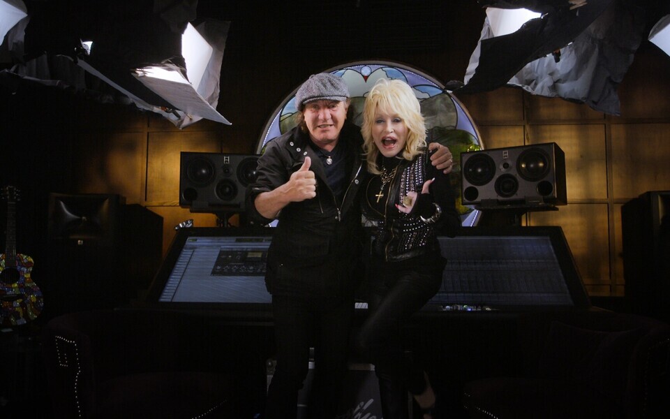 Brian Johnson: elu turneel. Dolly Parton