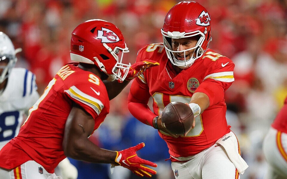 Kansas City Chiefsi jooksja Kenneth Walker (vasakul) ja mängujuht Patrick Mahomes