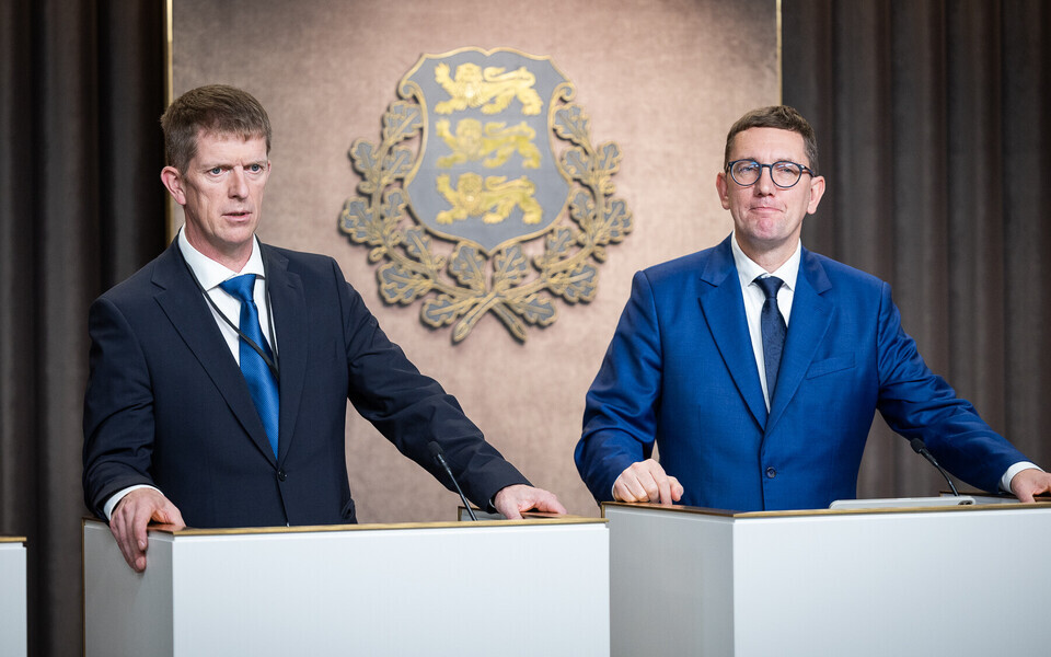 Defense Minister Martin Herem and Prime Minister Kristen Michal at the government press conference on Thursday.