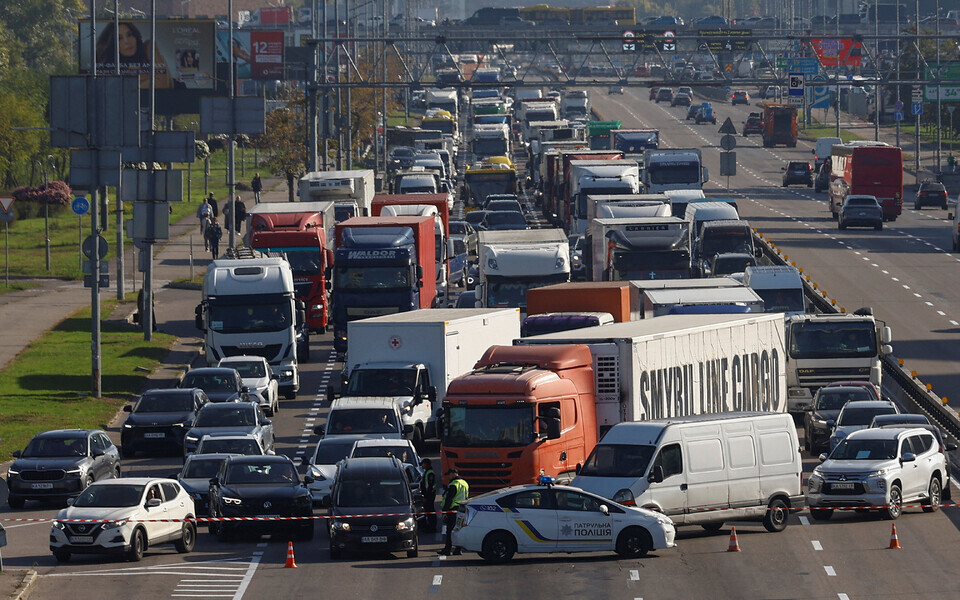 Киев после ударов по мосту.