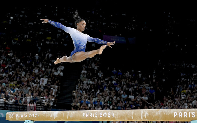 Simone Biles Pariisi OM-il