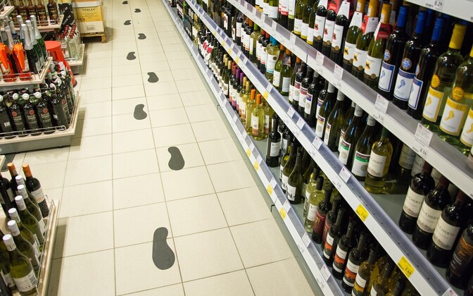Estonian MP suggests payment by card to reduce access to alcohol