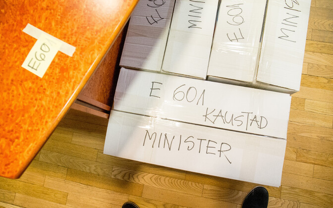 State Reform Foundation: Slash number of state officials in half