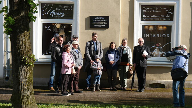 Gallery: Memorial plaque to author Eduard Vilde unveiled in Narva - Vimarsana News