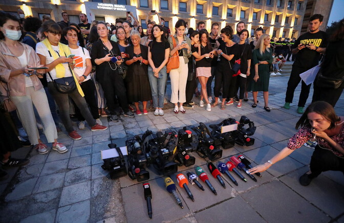 Gruusias suri LGBT marsi vastastelt peksa saanud teleoperaator - Vimarsana News