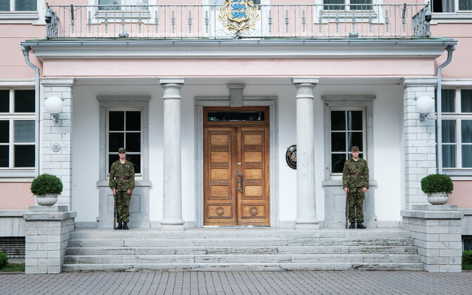 Former defense chief: Kadriorg guard uniform change not cause for alarm - Vimarsana News