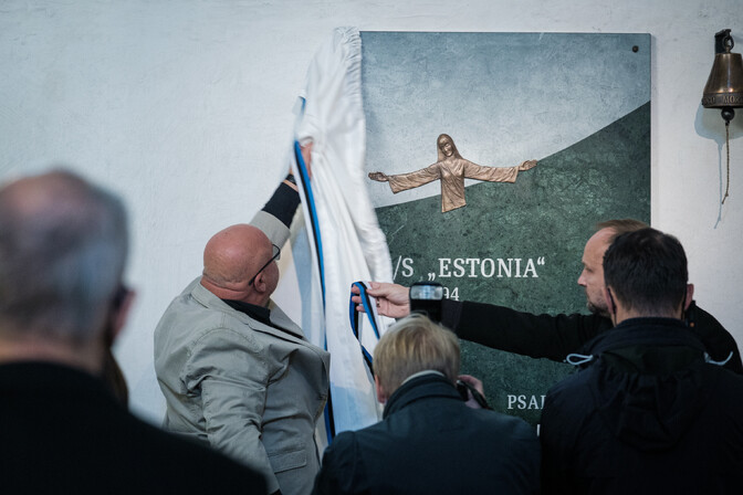 Gallery: Plaque unveiled to mark Estonia ferry disaster - Vimarsana News