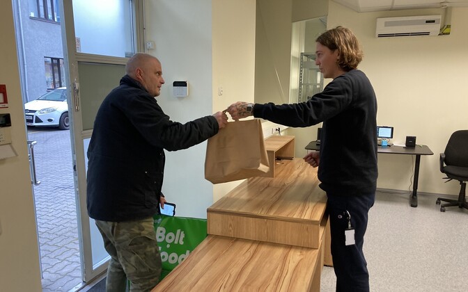 Gallery: Food courier services gaining pace, not turning a profit just yet - Vimarsana News