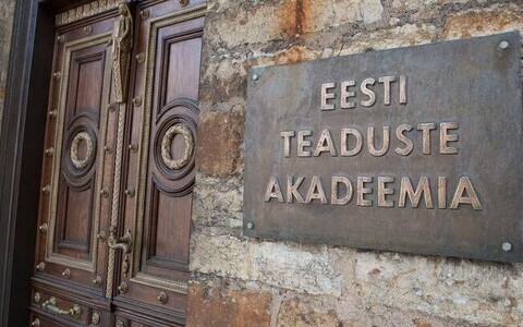 Kuuele akadeemikukohale pürgib 13 kandidaati.