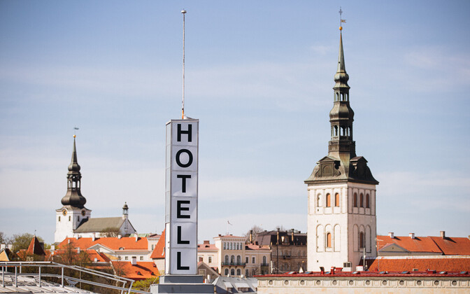 Refugees start moving out of Tallinn's hotels
