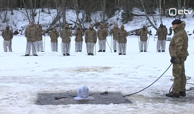 British Army members finish winter exercise with ice plunge drills - Vimarsana News