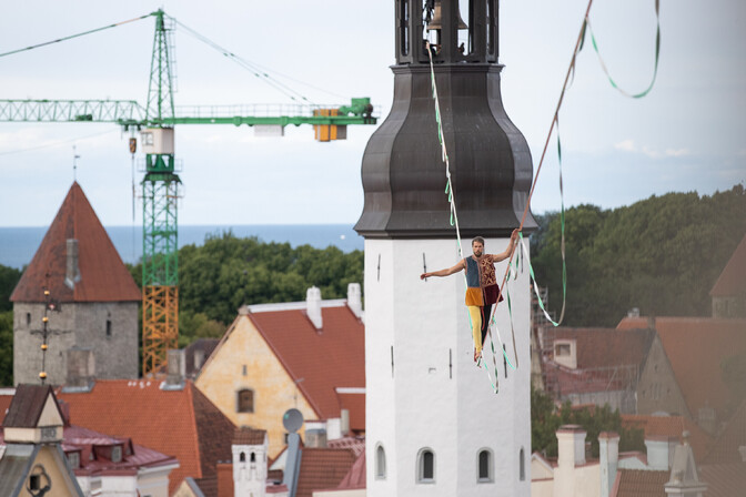 Gallery: Stunning slackline performance opens Medieval Days in Tallinn - Vimarsana News