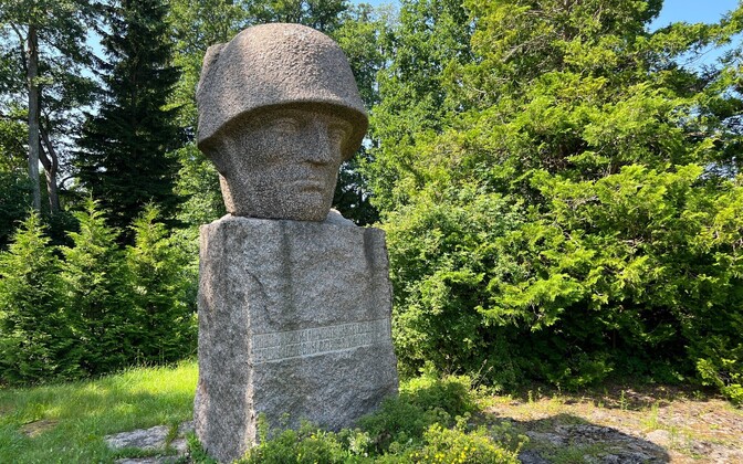 Hiiumaa residents question future of Soviet statue - Vimarsana News