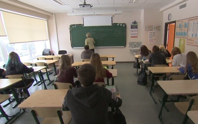 Teachers' average monthly wage rises to over €2,000 for 2023 - Vimarsana News