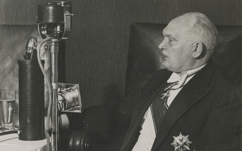 Riigivanem K. P&auml;ts peab vana-aasta &otilde;htu k&otilde;net.  31.12.1935
