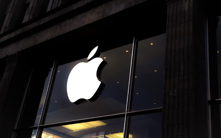 Логотип Apple. Иллюстративное фото.