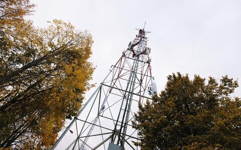 Cellphone mast.