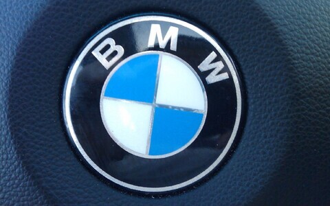 Логотип BMW.