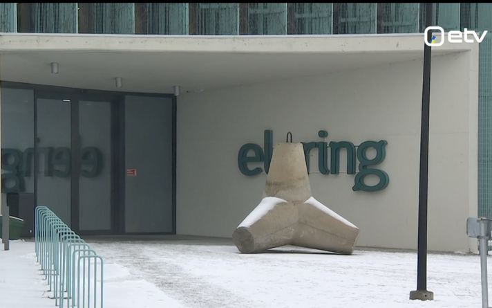 Бетонный защитный блок перед входом в главное здание компании Elering.