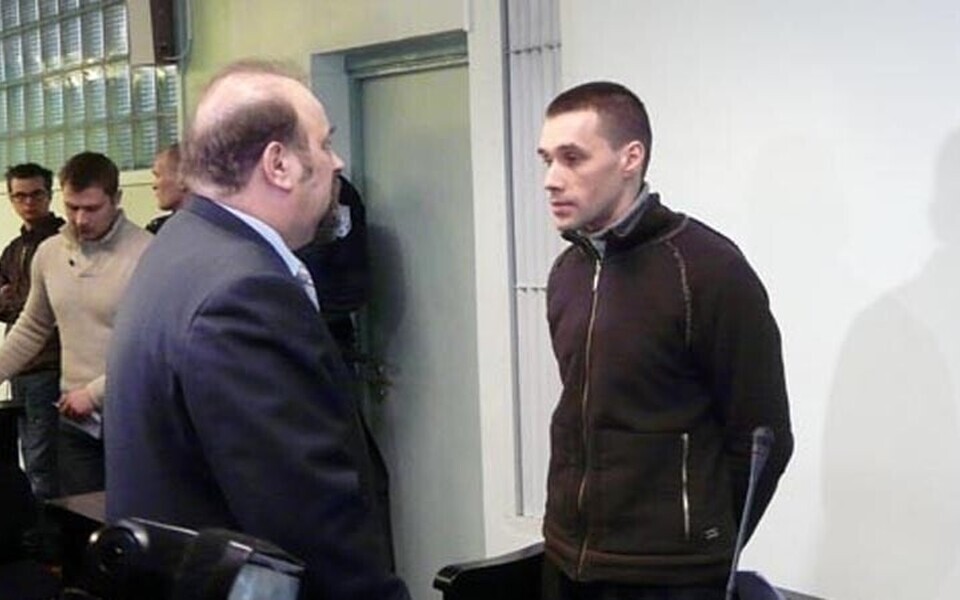 Вячеслав Баюк (справа) в ходе судебного следствия в 2011 году.