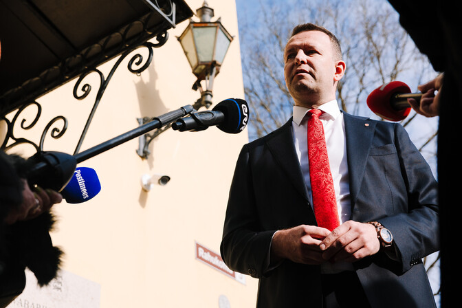 Sotsid visati valitsusest välja