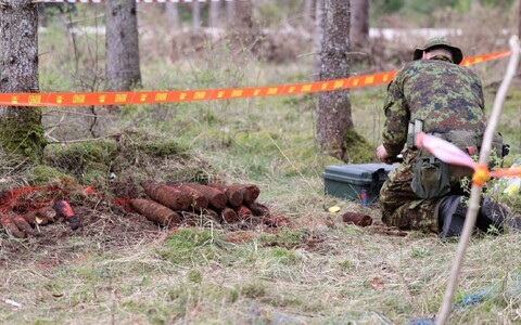 Bomb disposal in Saaremaa.