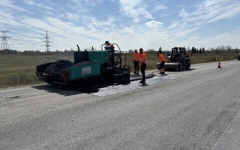 Дорожные работы на главной дороге через деревню Куллаару в волости Раквере.