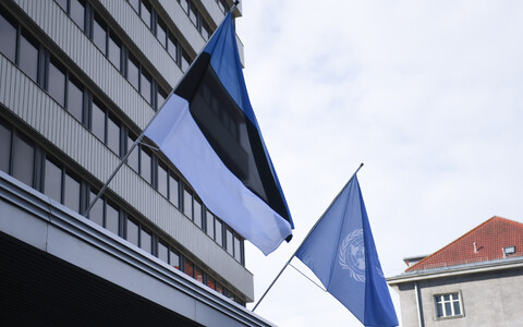 Estonian and United Nations flags on the Ministry of Foreign Affairs building.