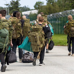 Rekordarv noori jätkab pärast ajateenistuse lõpetamist tegevteenistuses