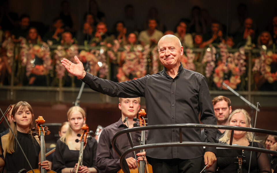 Paavo J&auml;rvi ja Eesti Festivaliorkester