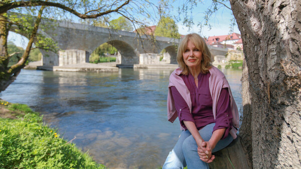 Joanna Lumley Doonaul