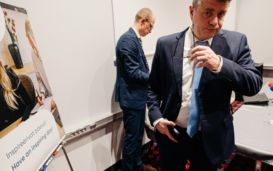 Urmas Reinsalu ja Jaanus Tehver Isamaa pressikonverents v&auml;idetava keelatud annetuse teemal.