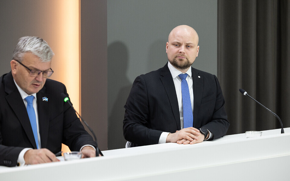 Peeter Raudsepp ja Kristjan J&auml;rvan Tallinna linnavalitsuse pressikonverentsil