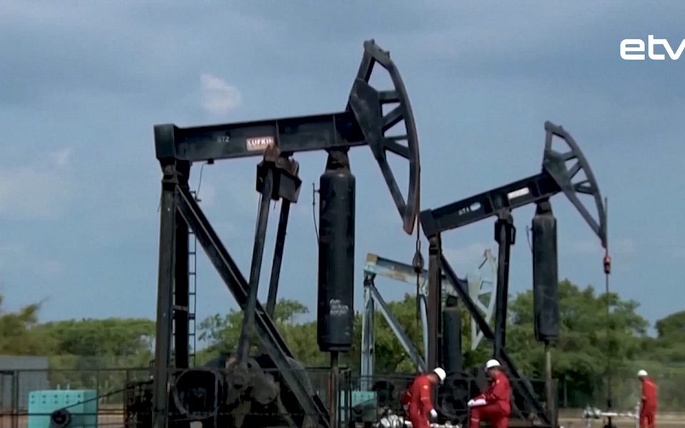 Нефть.