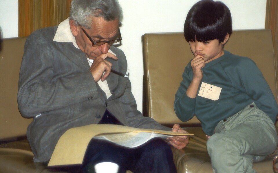Paul Erdős ning matemaatikas Nobeli preemiaga võrreldava Fieldsi medalivõitja Terence Tao 1985. aastal.