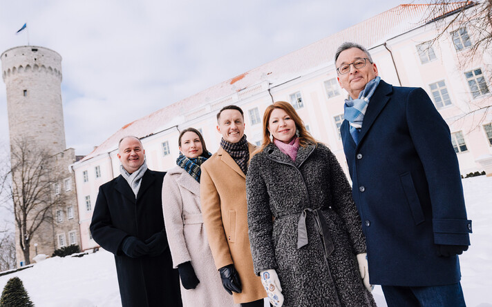 Vabariigi aastapäeva ülekannete saatejuhid ETVs: Andres Kuusk, Laura Kalam, Taavi Eilat, Merilin Pärli, Margus Saar