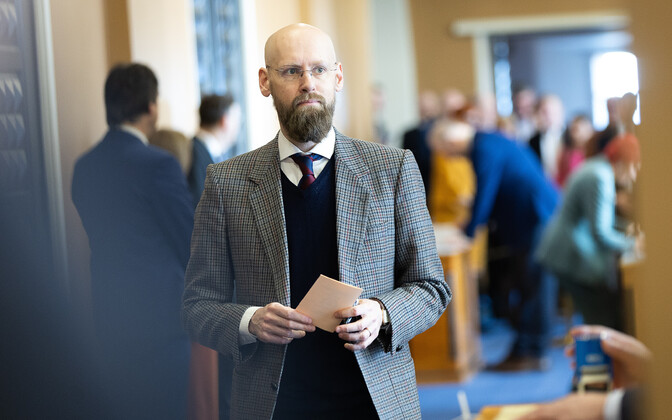 EKRE MP suggests no-divorce marriage as birth rate fix, drawing criticism