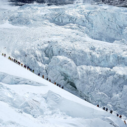 Mount Everesti vallutas ühe päevaga rekordilised 274 alpinisti