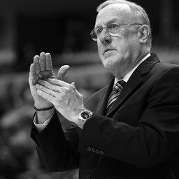 Suri teenekas NBA treener Rick Adelman