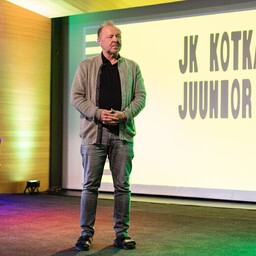 Jalgpalliliit autasustab Andres Lehte hõbemärgiga