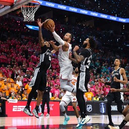 Tugev lõpp tõi Knicksile NBA finaalseeria avamängus võidu