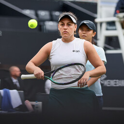 Neel ja Olmos väljusid raskest seisust ja teenisid WTA turniiril võidu