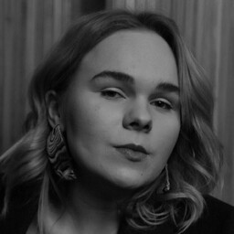 Aurora Ruus: kodus või võõrsil