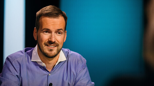 Esimene stuudio: Taavet Hinrikus
