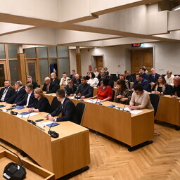 Otse 8.00: Narva linnavolikogu peab vastuolulist istungit