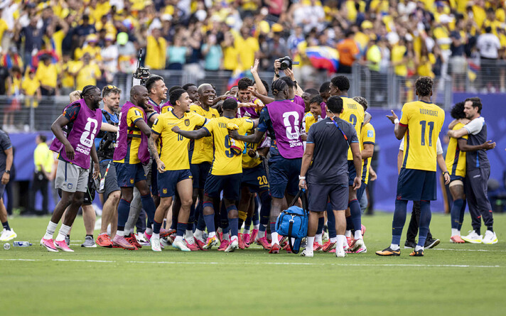 Ecuadori jalgpallikoondis tähistamas.