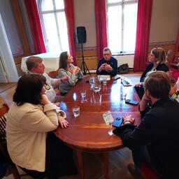 Vestlusring. Raskete aegade rõõmud: kirjanduslinnad vahetasid Tartus kogemusi