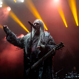 Arvustus. Hard Rock Laager: veerandsajand tumedat