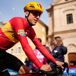 Tour de France'i ratturid pagesid kehvast hotellitoast ja magasid rõdul