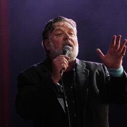 Juunis esineb Tallinnas Russell Crowe koos bändiga